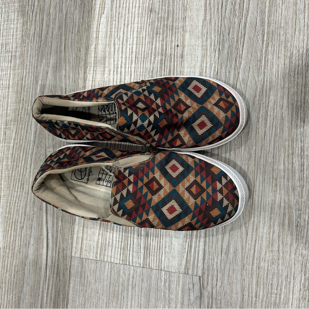 Geometric Pattern Slip-On Sneakers